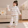 Pijama infantil de duas peças para outono e inverno, com forro de fleece espesso, zíper e gola alta, à prova de vento e quente, adequado para usar em casa e pode ser usado na rua