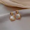 Pendientes Vintage Estilo Francés con Ojo de Gato Incrustado de Diamantes y Perlas, Pendientes de Lujo Ligero de Gama Alta, Exquisitos y Modernos Accesorios para Orejas Versátiles al por Mayor