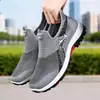 Sapatos para Homens, Novos Modelos de Verão, Sapatos Casuais Versáteis Cross-Border, Sapatos de Malha da Moda, Solas Macias Que Não Sufocam Seus Pés, Sapatos de Tecido Slip-On