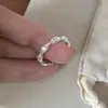 Anillo elegante con acabado cepillado para mujer, versátil para apilar, anillo de lujo ligero exquisito estilo ins, popular en Xiaohongshu, anillo de moda para el dedo índice