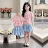 Conjunto de Dos Piezas Falda Corta Casual de Verano Dulce Linda Brote con Letras, Mangas Cortas, Delgada, para Niñas