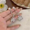 Pingente de flor de agulha de prata brincos de tarraxa de pérola nicho alta costura moda brincos simples brincos gentis requintados versáteis para mulheres