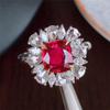 Anillo de apertura cuadrada de princesa con turmalina roja de simulación, nuevo y popular en línea, de alta gama y lleno de diamantes para mujer.