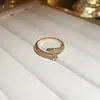 Anel Geométrico Redondo Multicamadas Aberto com Pérola e Zircônia Super Flash Exquisito Moda Anel para Dedo Indicador Joia de Luxo Leve de Alta Qualidade