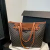 Bolso tote de diseño de nicho moderno europeo y americano para mujer, nuevo bolso de hombro de gran capacidad 2026, bolso casual para el antebrazo