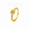 Tienda de Oro Mismo Estilo Serie Estrellada Anillo Verde Granada para Mujer, Anillo Cuadrado Pequeño Ajustable de Imitación Oro con Pedrería de Moda