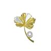Agite el sonido del pequeño libro rojo red roja recomendada nuevo broche de hoja de ginkgo perla de agua dulce pin de cuello de mujer suéter ramillete