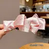 Pinza Plátano Plisada Vertical con Lazo Floral para Cola de Caballo de Verano 2026 Nuevos Pasadores para la Parte Posterior de la Cabeza Accesorios para el Cabello