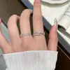 Anillo exquisito y delicado con incrustaciones de diamantes, con un aire exclusivo y de alta gama, adecuado para estudiantes mujeres, con un sencillo diseño de mariposa y corazón, perfecto para apilar o como anillo de pareja de estilo abierto.