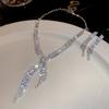 Colar de brincos de borla com gota d'água incrustada de diamantes, elegante e versátil, corrente de clavícula, conjunto de joias de luxo de alta qualidade e luz de nicho