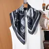 Lenço Quadrado Bicolor com Padrão Espinha de Peixe, Dupla Face, para Mulheres, Primavera e Verão, Luxo Leve, Versátil, Adequado para o Dia a Dia, Pequeno Lenço de Pescoço Elegante e Estiloso para Mulheres