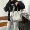 Bolsa de maquillaje de gran capacidad 2024 primavera costura de color contrastante bolso tote mochila de viaje femenina bolso de mano simple para el trabajo