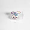 Broche de Pelúcia com Estampa de Desenho Animado Boneca Acessórios DIY para Crianças Chapéu Cachecol Grampo de Cabelo Pingente Pingente Acessórios de Boneca