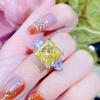 Nuevo anillo de corte cuadrado de flor de hielo con diamante amarillo con incrustaciones de diamante de alto carbono, diseño de nicho de lujo ligero que combina con todo, diamante rosa de alta calidad para mujer
