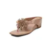 Fuegos Artificiales de Pie~ Chanclas de Cuero de Vaca Color Nude con Clip para Aumentar Altura para Exteriores 2026 Sandalias Cuadradas de Tacón Medio de Cuero Genuino para Mujer