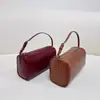 2026 Nuevo Modelo Bolso de Mano Pequeño para Hombro Cruzado con Soporte para Bolígrafo Estilo Años 90 Piel de Vaca Capa Superior con Forro de Piel de Cordero con Patrón de Lagarto