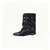Botas de Pierna Apuntada para Mujer 2026 Otoño/Invierno Nuevas Botas Cortas Retro de Cuero con Hebilla y Remache Apiladas Estilo Europeo y Americano Botas Negras