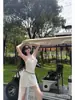 Atuendo de Viaje para Mujeres en el Noroeste de China, Xinjiang y el Oeste de Sichuan: Vestido Blanco de Tirantes de Encaje con Cuello en V, Sexy Vestido Largo Irregular