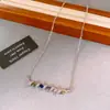 Colgante de Color Brillante Cadena para Clavícula de Moda Lujo Ligero Collar con Barra Retorcida Circonita Ardiente Diseño Versátil