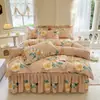 Juego de cuatro piezas de falda de cama acolchada con estampado floral fresco con encaje de doble capa, algodón agradable para la piel, adecuado para exportación transfronteriza, se puede enviar en nombre de los clientes