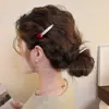 Acessórios de Cabelo de Verão para Beira-Mar Grampo Lateral Presilha de Cabelo com Flor para Mulheres Novo Estilo 2025 Ornamento de Cabelo de Flor Artificial