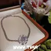 Colar de Pedras Preciosas com Flores Rosas e Ondulações de Videira Conjunto de Brincos com Flores Ricas e Diamantes para Banquete de Valsa