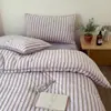 Juego de ropa de cama de estilo nórdico a rayas, de alta densidad, de terciopelo de leche, con bordes festoneados, disponible en juego de cuatro piezas o tres piezas de franela.