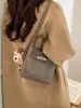 Bolsa de Mão de Textura High-End Transfronteiriça com Estilo Simples e Único, Conveniente para o Dia a Dia e Pode Ser Usada como Bolsa de Ombro ou Transversal