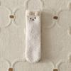 Calcetines de terciopelo coral de oso para mujer, invierno engrosado que no suelta pelusa, calcetines largos para dormir en casa, calcetines largos para piso, calcetines de dibujos animados con pompón de piel