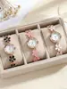 Reloj Digital Floral Compacto de Moda para Mujer con Escala de Pedrería y Correa Delgada, Adecuado para Estudiantes, Versátil para el Uso Diario, con un Toque de Alta Gama