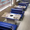 Mesa para Olla Caliente de Acero Inoxidable Estilo Coreano, Mesas Redondas Grandes de 1.5m, Sillas Plegables con Cubierta Suave Estilo Industrial, Mesa de Comedor con Inducción para Restaurante de Barbacoa