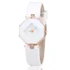 2026 Nuevo Estilo Reloj de Lujo Ligero para Mujer Esfera Cortada en Rombo Reloj con Pedrería Correa de Cuero Versátil Reloj de Cuarzo Dropshipping