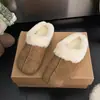 Chinelos de algodão para mulheres, espessados, que aumentam a altura, quentes, de calçar, forrados com fleece, botas de neve, sola grossa, bico fechado, meias-pantufa, fofos, novo estilo 2026