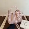 Bolsa de Hombro Plegada Nueva Otoño e Invierno 2025 Transfronteriza para Viajar al Trabajo Bolso de Mano Texturizado para Mujer Bolso Cruzado Bolso Cubo Casual