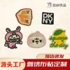 Patches de tecido bordados transfronteiriços personalizados com seus próprios designs e amostras, autoadesivos, termocolantes, com verso adesivo, apresentando logotipos, texto, animais, flores e plantas, patches de tecido personalizados