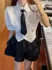 Nova Camisa de Manga Curta Estilo College de Verão Design Sense Feminino Nicho Cintura Apertada Emagrecimento Curta Versátil Chique Top Branco