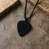 Colar com Pingente de Palheta de Guitarra em Aço Inoxidável Estilo Punk Retro Europeu e Americano Acessórios de Colar para Homens e Mulheres Direto do Fabricante