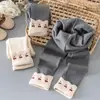 Leggings para Niñas con Forro Polar Otoño e Invierno Pantalones Cálidos Nuevos Bebé Forro Polar Integrado Pantalones Bordados Elegantes Venta al por Mayor