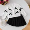 Conjunto de Dos Piezas para Bebé Niña: Cárdigan de Punto con Lazo y Falda Plisada, Estiloso Set de Moda para Bebé de Primavera y Otoño