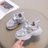 Novos Tênis Esportivos de Primavera e Outono para Meninas, Sapatos de Bebê, Sapatos de Malha Respirável, Sapatos Casuais com Solado Macio para Crianças Pequenas, Tênis "Dad Shoes" para Crianças