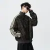 Jaqueta Patchwork Listrada e Estampada de Leopardo Retrô Americana, uma peça de outer wear moderna e de corte solto para homens e mulheres, perfeita para casais e fácil de combinar com qualquer look.