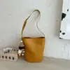 Bolsa Transversal Grande Capacidade Feminina 2026 Nova Moda Verão Bolsa Transversal Tecida Super Quente Bolsa de Ombro Único Modelo Balde