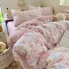 Nuevo juego de ropa de cama de gasa de doble capa con sensación de nube, disponible en un juego de cuatro piezas para dormitorio y un juego de tres piezas para cama individual, que incluye una funda de edredón, una sábana plana y una sábana bajera.