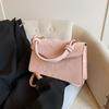 Bolso pequeño popular de este año para mujer, verano 2024, nueva moda, bolso cuadrado pequeño portátil, textura simple, bolso de mensajero de hombro