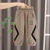 Nueva colección de otoño e invierno de pantalones forrados de polar para niños: Pantalones jogger atléticos gruesos, cálidos y elegantes para niños, perfectos para un look casual y cool