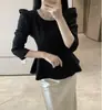 Top corto de diseño único para mujer, nuevo estilo otoño 2026, cuello redondo con cuentas, manga larga, blusa chic y distintiva coreana