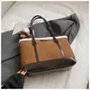 Bolsa Retro Esmerilada Otoño e Invierno 2025 Nueva Bolso de Hombro de Gran Capacidad para Viajes Diarios Mujer Bolso Tote de Moda con Relieve