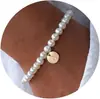 Pulseira de 26 Letras Transfronteiriça Europeia e Americana Nova Estilosa Pulseira com Pingente Redondo de Pérola de Imitação Joias de Nicho para Combinar