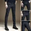Jeans pretos de alta qualidade para primavera masculina em Hong Kong, corte slim, marca da moda, estilo coreano para primavera e outono, calça longa casual elástica