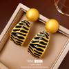 Vintage vintage Aretes Medio Antiguo Marcado Aretes Lujo Ligero Aretes de Botón de Alta Gama Joyería de Industria Pesada Nueva Joyería